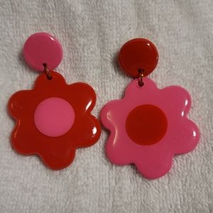 Blush Daisy Earrings (pierced)
